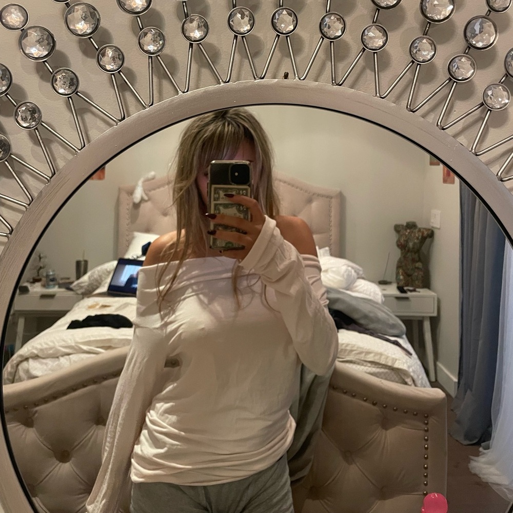 Off the shoulder, light pink, Cotten.